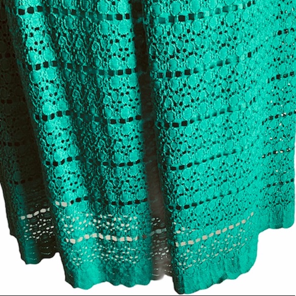 LACE EMERALD GREEN SLEEVELESS SHEATH DRESS - Picture 8 of 12